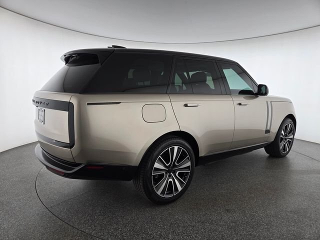 Used 2026  Land Rover SE image 2