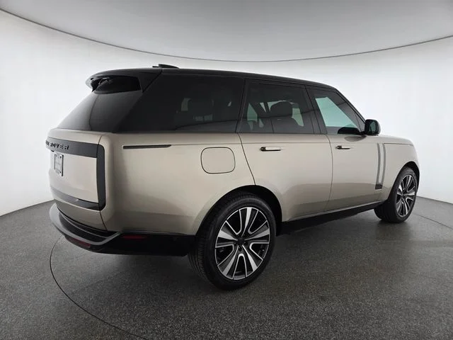 Used 2026 Batumi Gold Premium Metallic Land Rover SE image 2