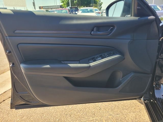 Used 2025 Black Nissan 2.5 S image 18