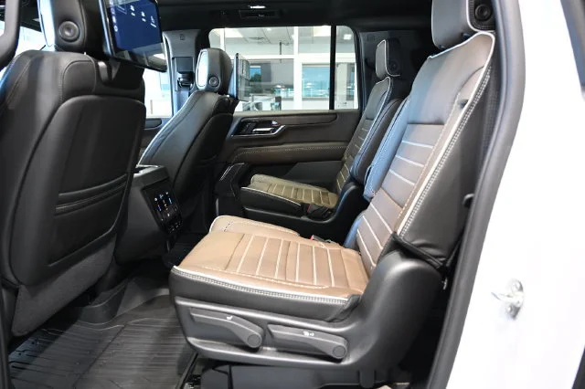 2026 GMC Yukon XL Denali Ultimate - Photo 14
