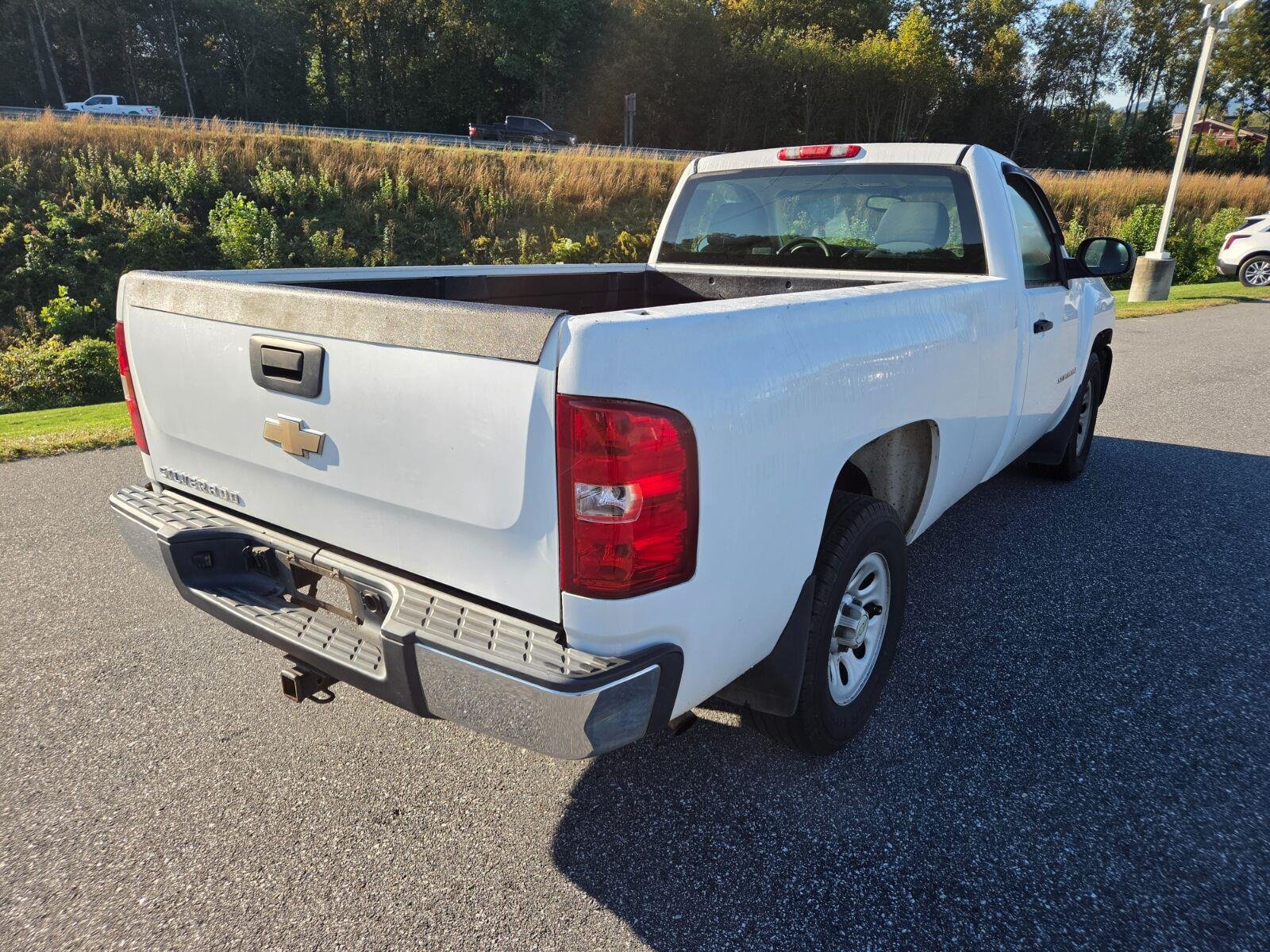 Used 2008 SUMMIT WHITE Chevrolet Work Truck image 6