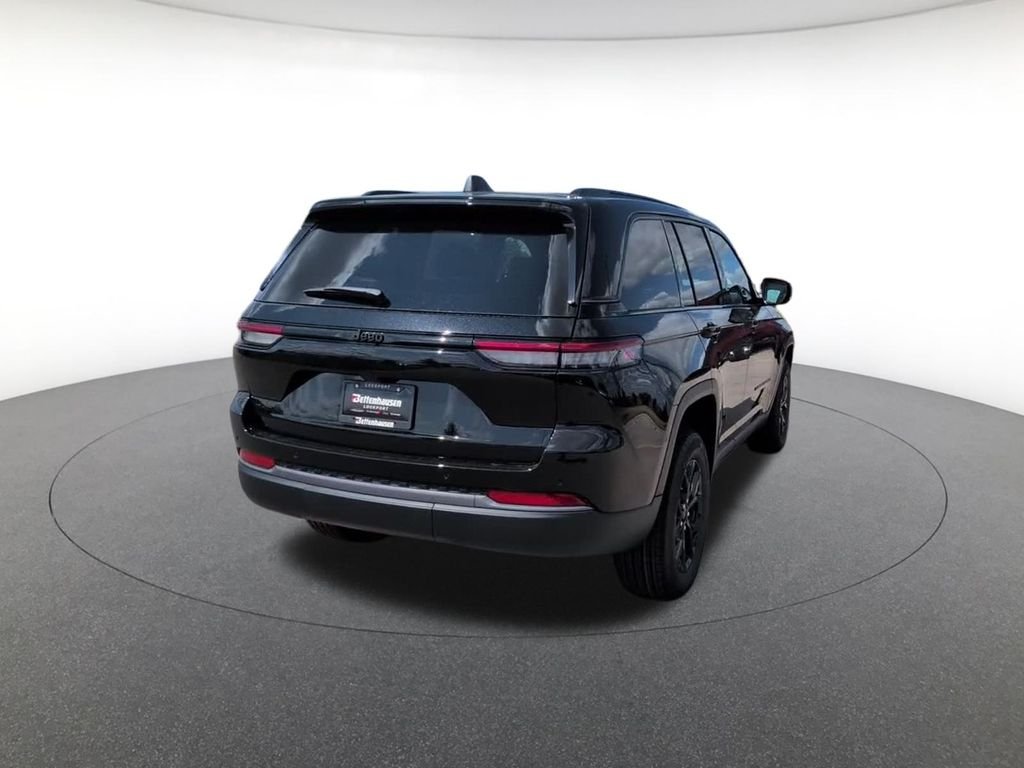 New 2026 Diamond Black Crystal Pearl-Coat Exterior Paint Jeep Altitude image 7