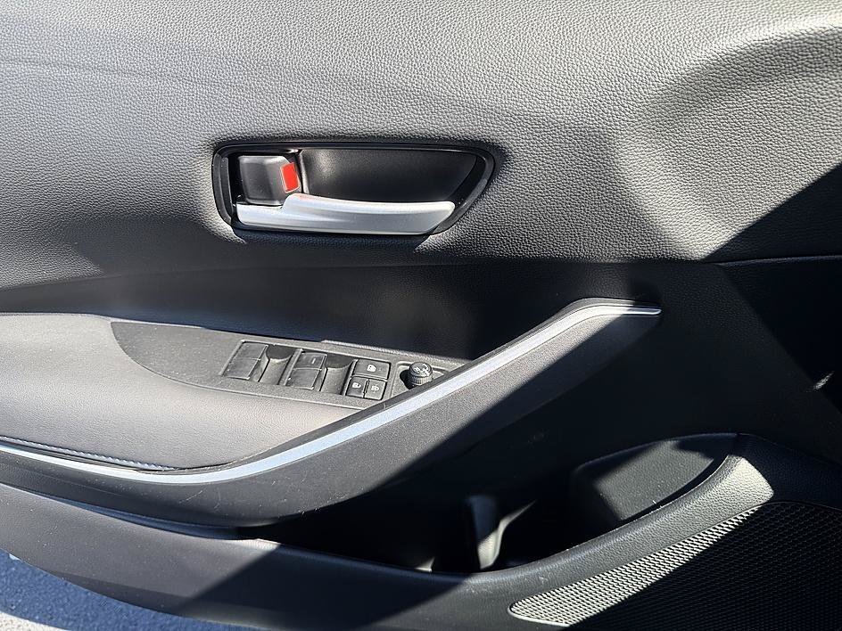 Certified Used 2022 Classic Silver Metallic Toyota SE image 9