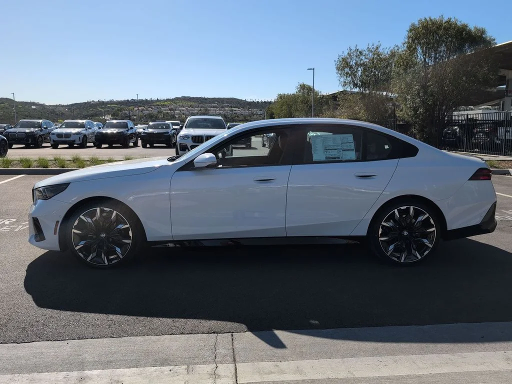 New 2026 White BMW 530i image 5