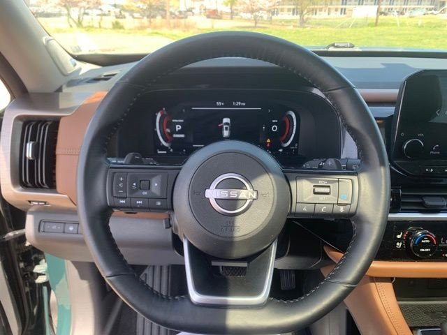 Used 2025 Black Nissan Platinum image 17