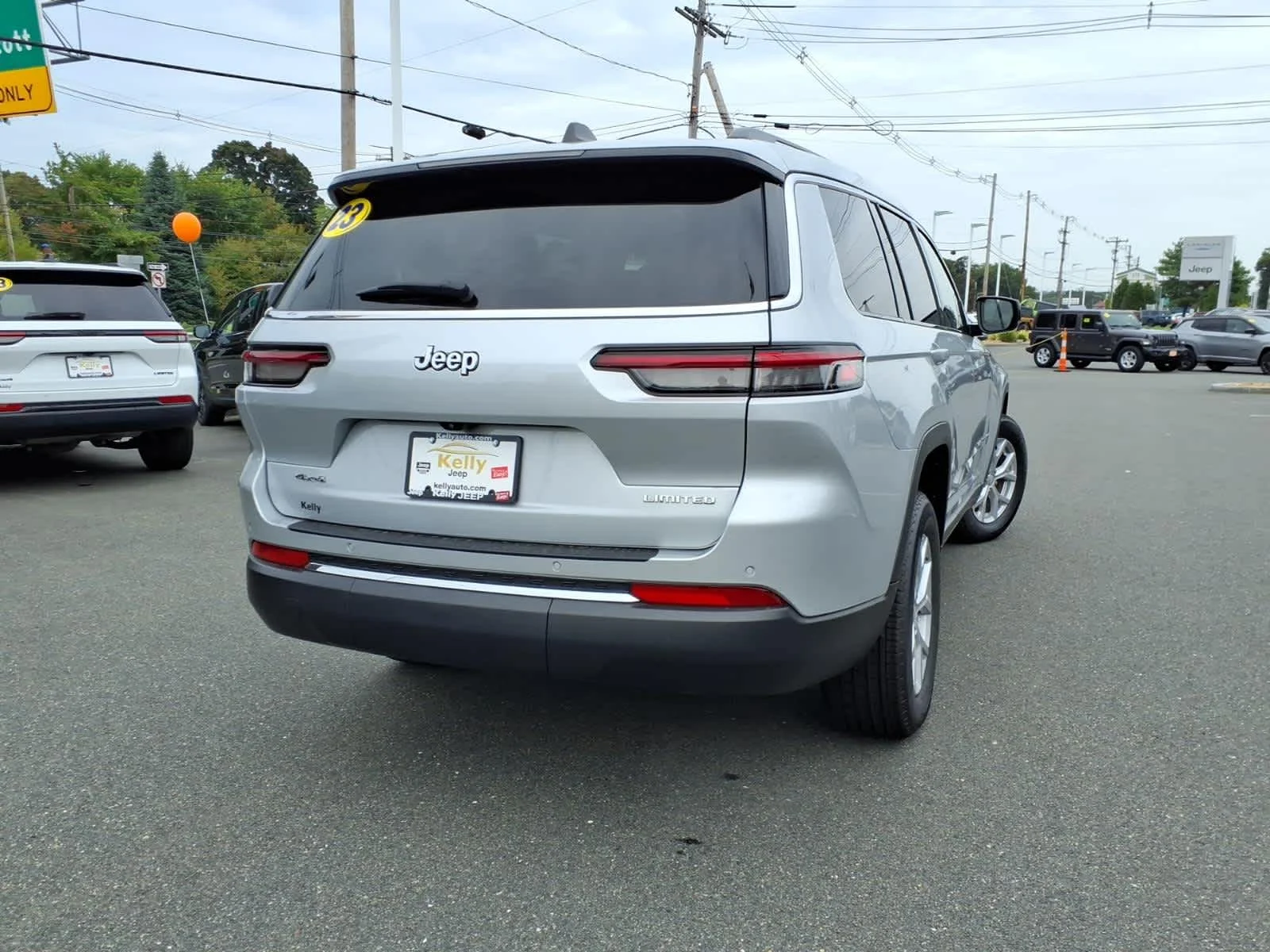Used 2023 Silver Zynith Jeep Limited image 8