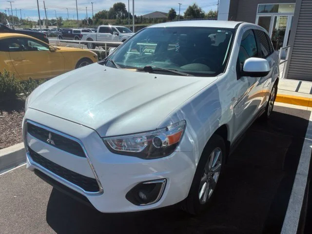 Used 2015 White Mitsubishi ES image 3