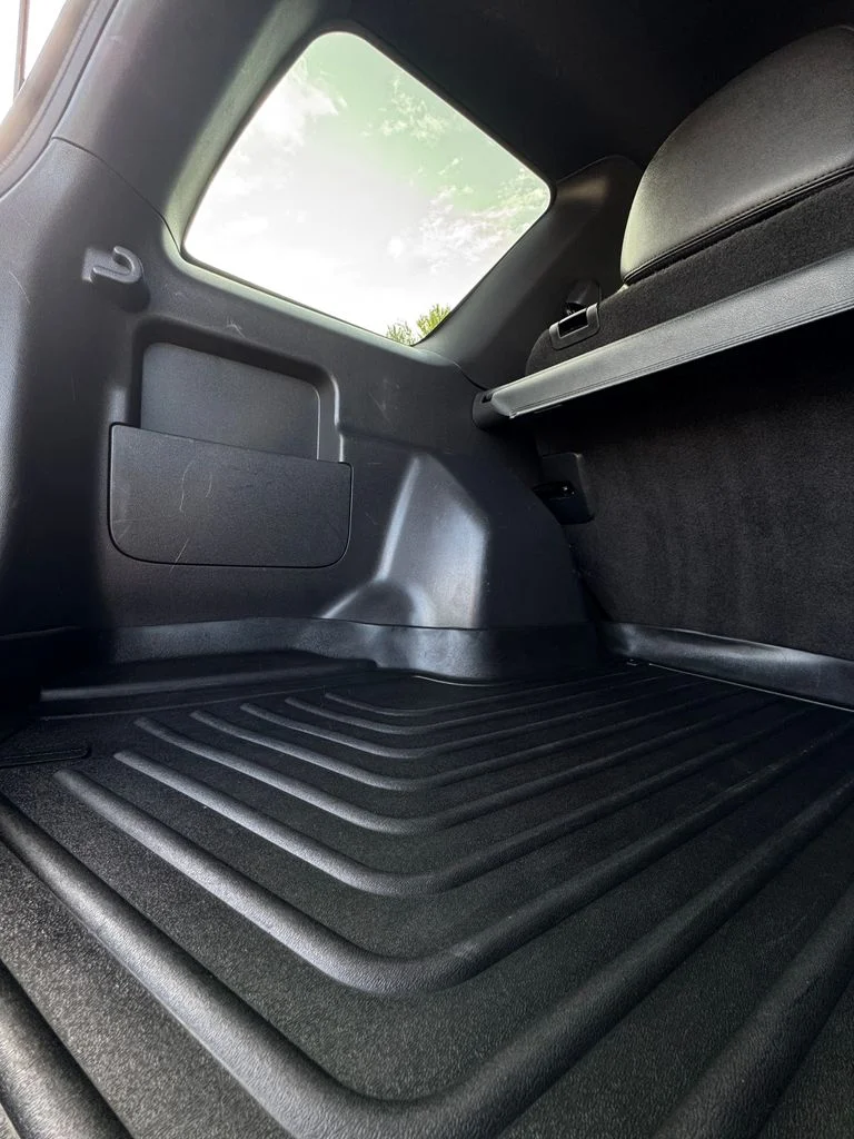 Used 2011 White Suede Ford Limited image 11