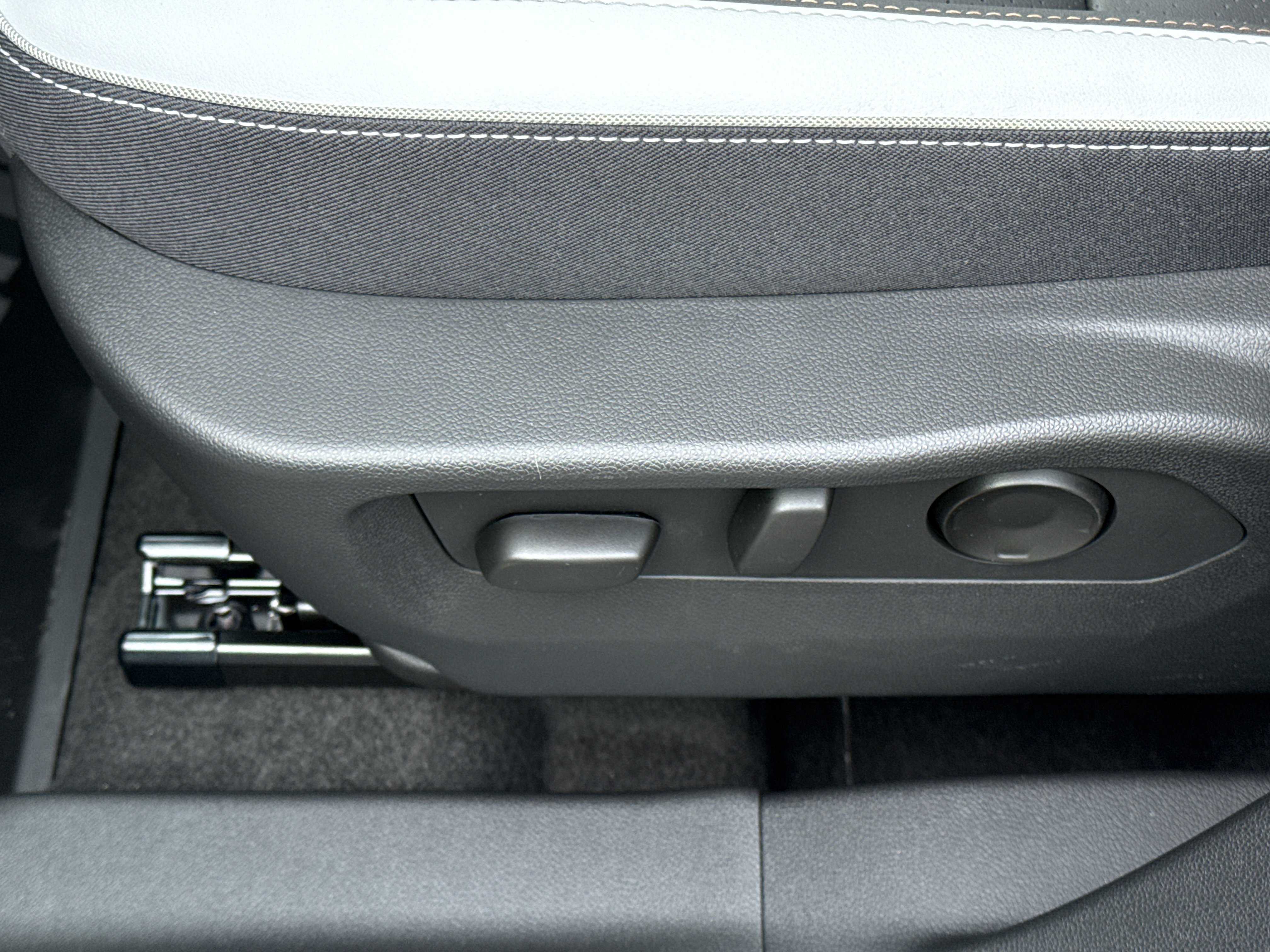 New 2026 Iridescent White Tricoat Buick Sport Touring image 15