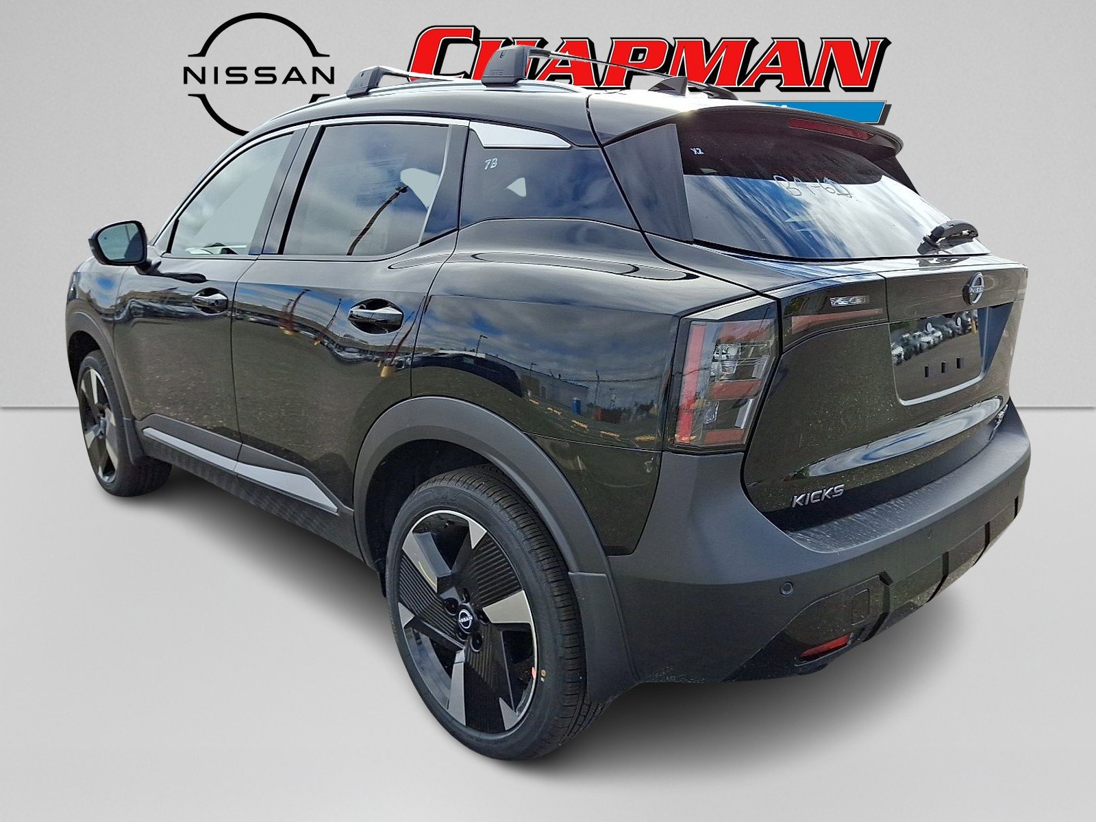 2026 Nissan Kicks SR photo 2