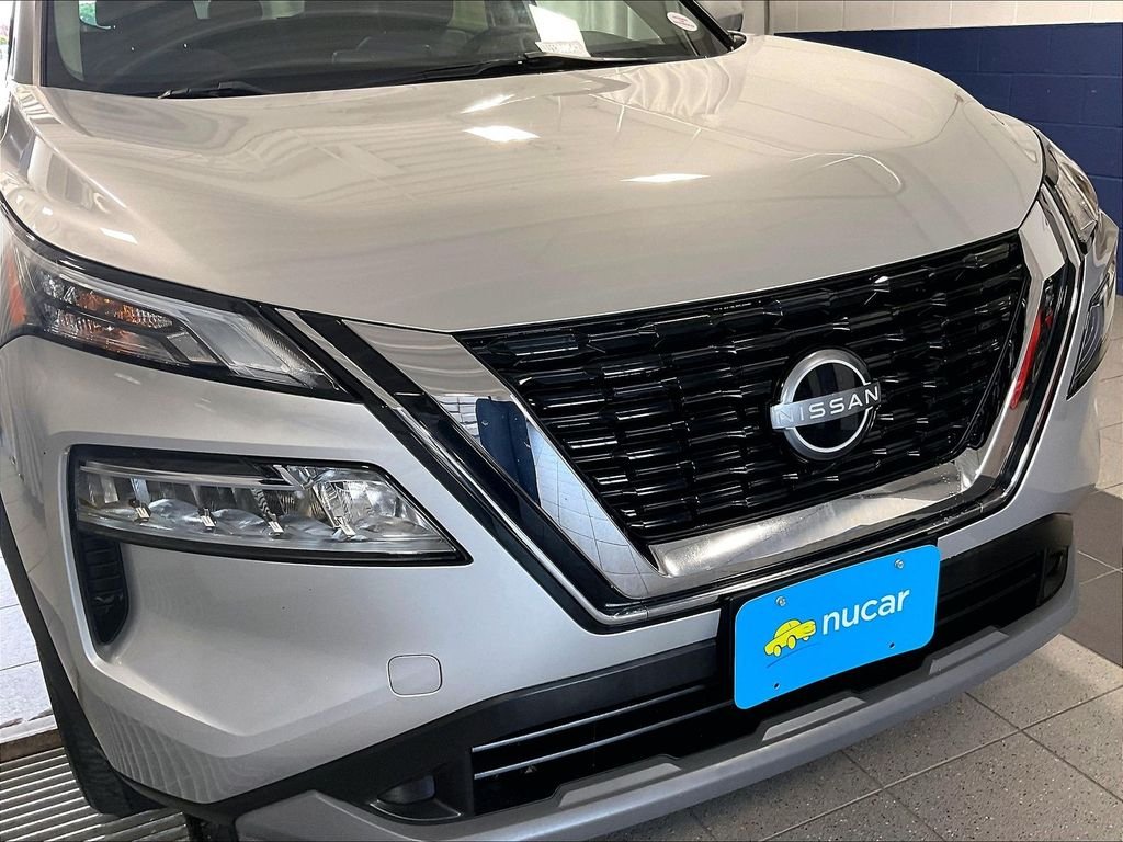 Used 2023 Silver Nissan SV image 31