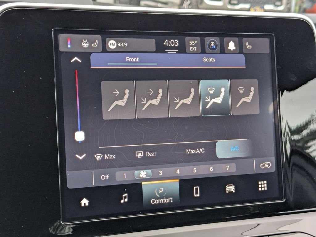 Used 2026 Diamond Black Crystal Pearlcoat Jeep Latitude image 28