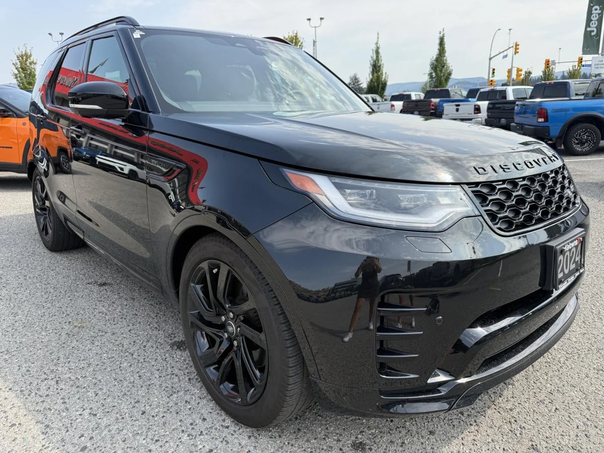 Used 2024 Black Land Rover Dynamic Se image 12