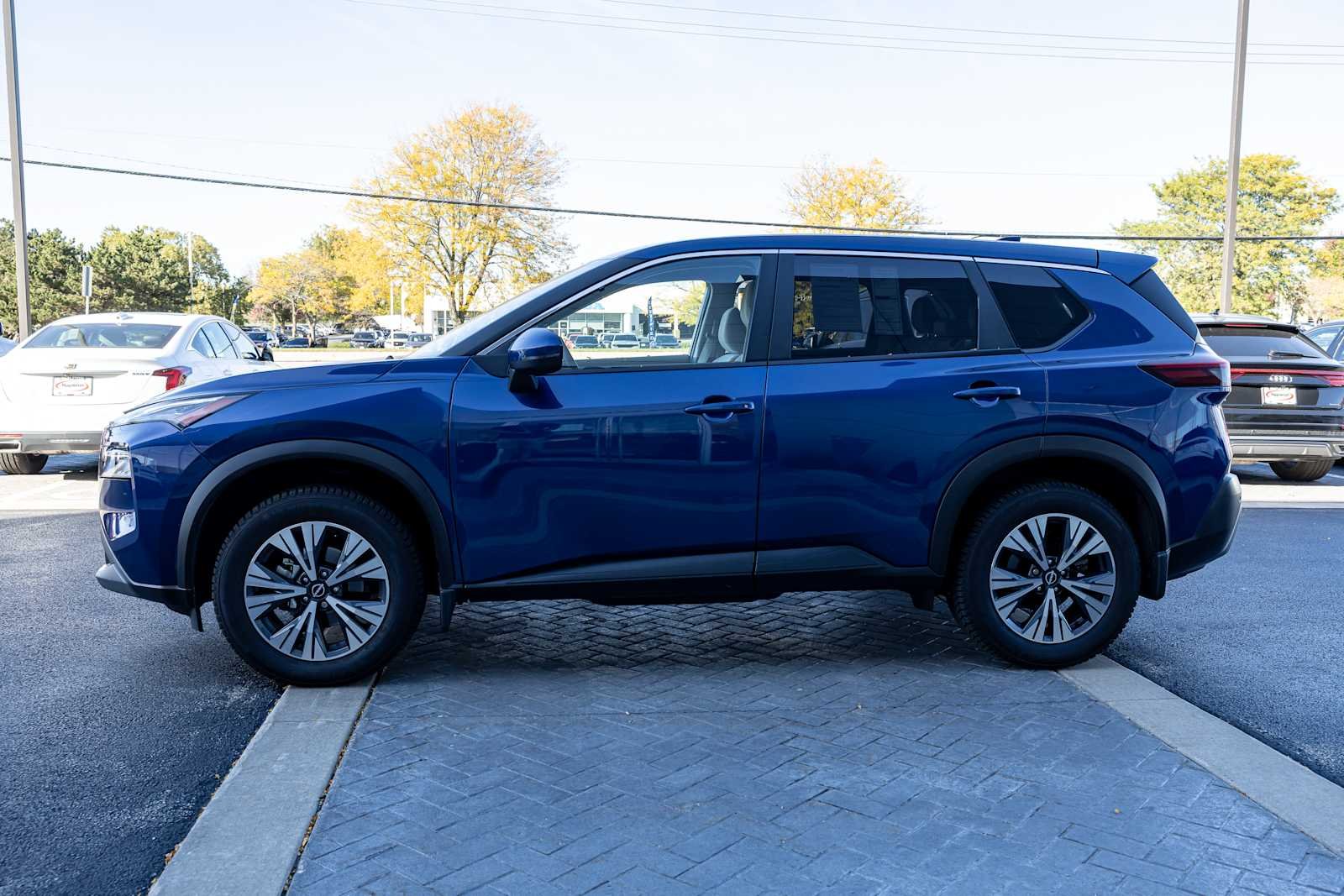 Used 2023 Caspian Blue Metallic Nissan SV image 4