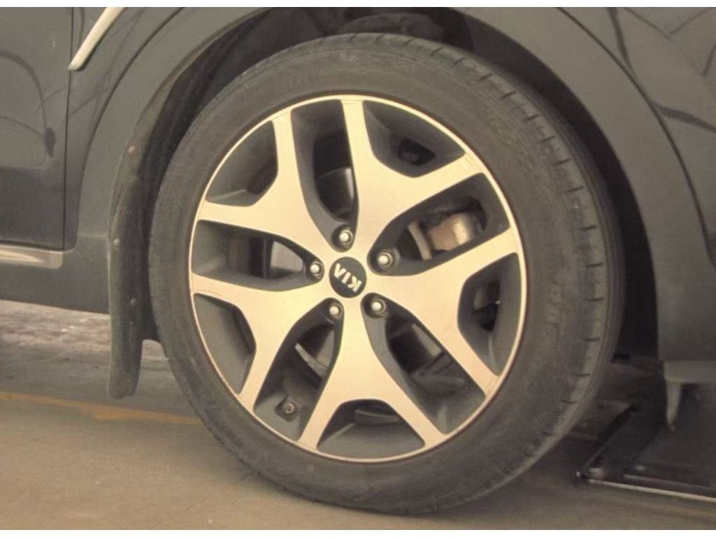 Used 2017 Black Cherry Kia SX image 9