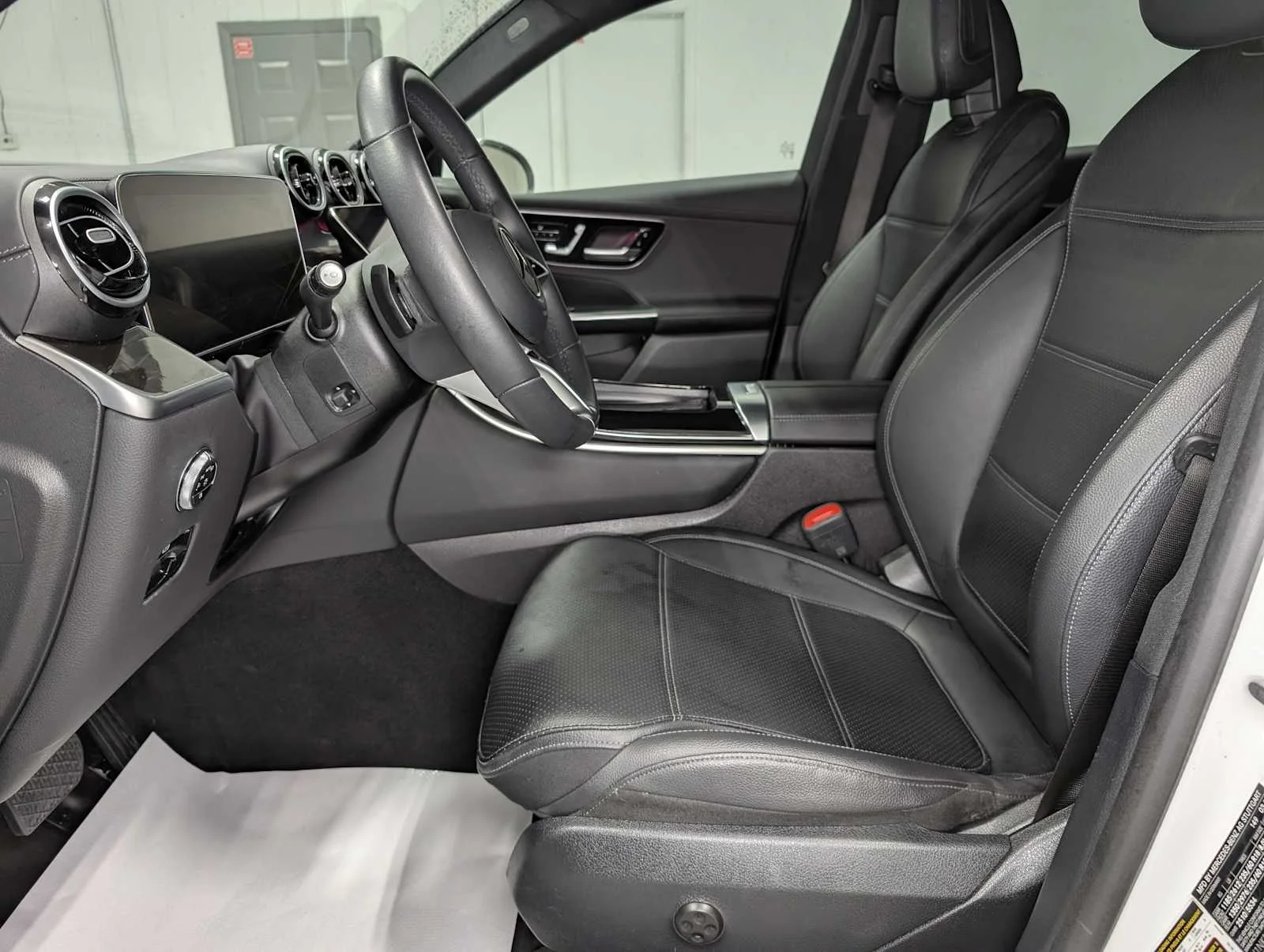 Used 2024 Polar White Mercedes-Benz GLC 300 image 4