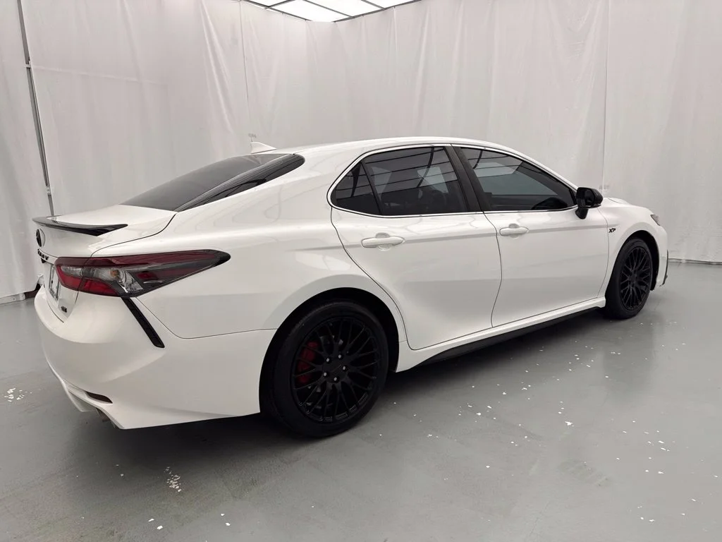 Used 2022 Off-white Toyota SE image 12