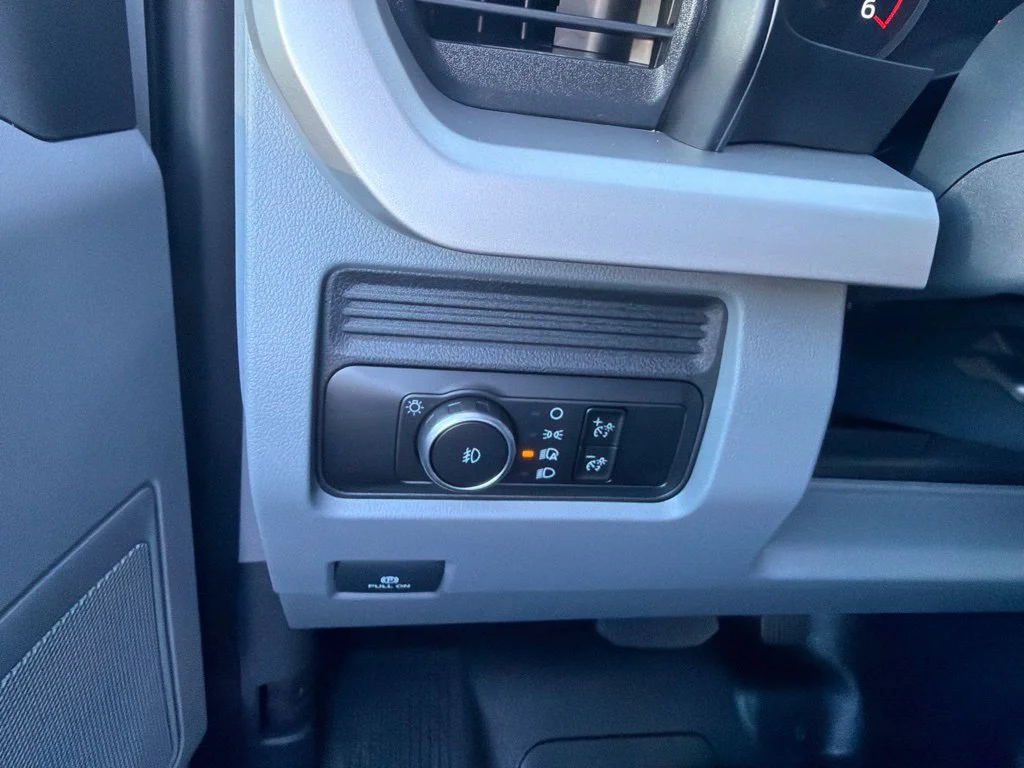New 2027 Oxford White Ford F-350® XL image 24