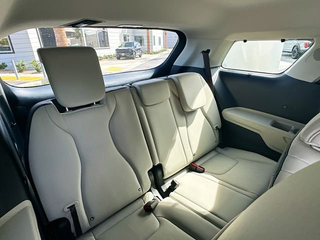 New 2026 Ceramic Silver Kia EX image 27