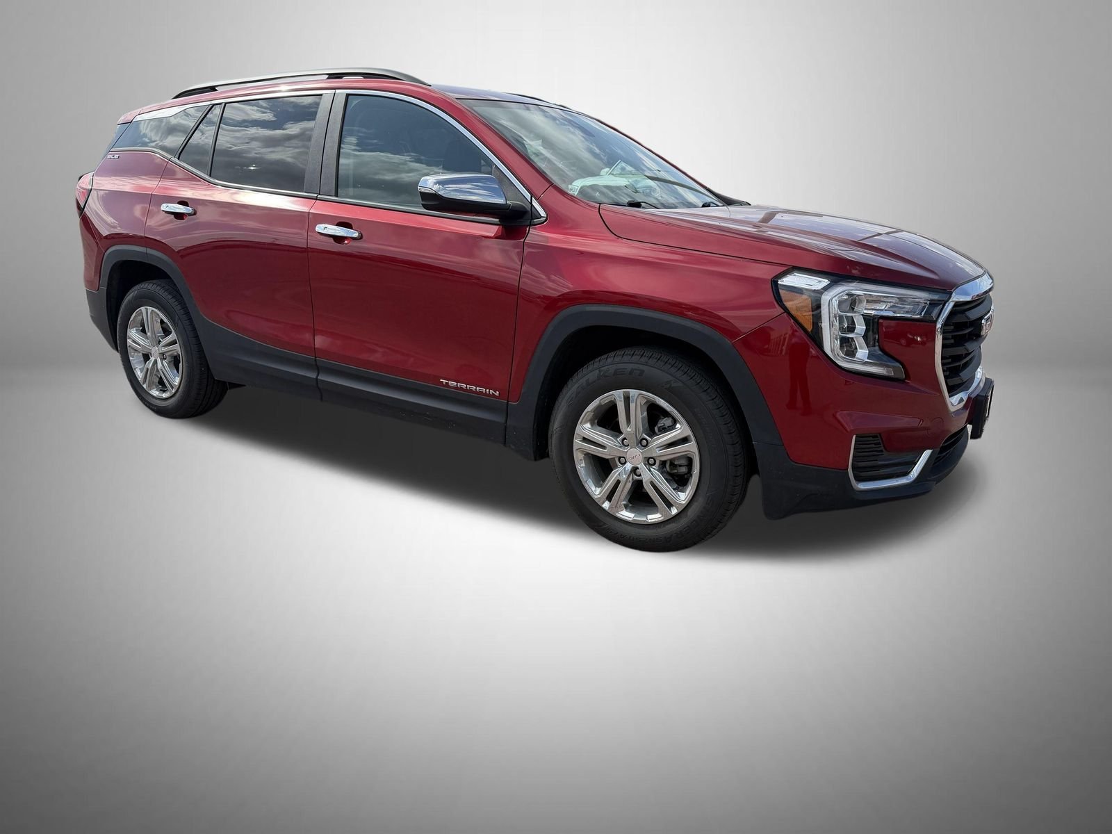 Used 2022 Red GMC SLE image 4