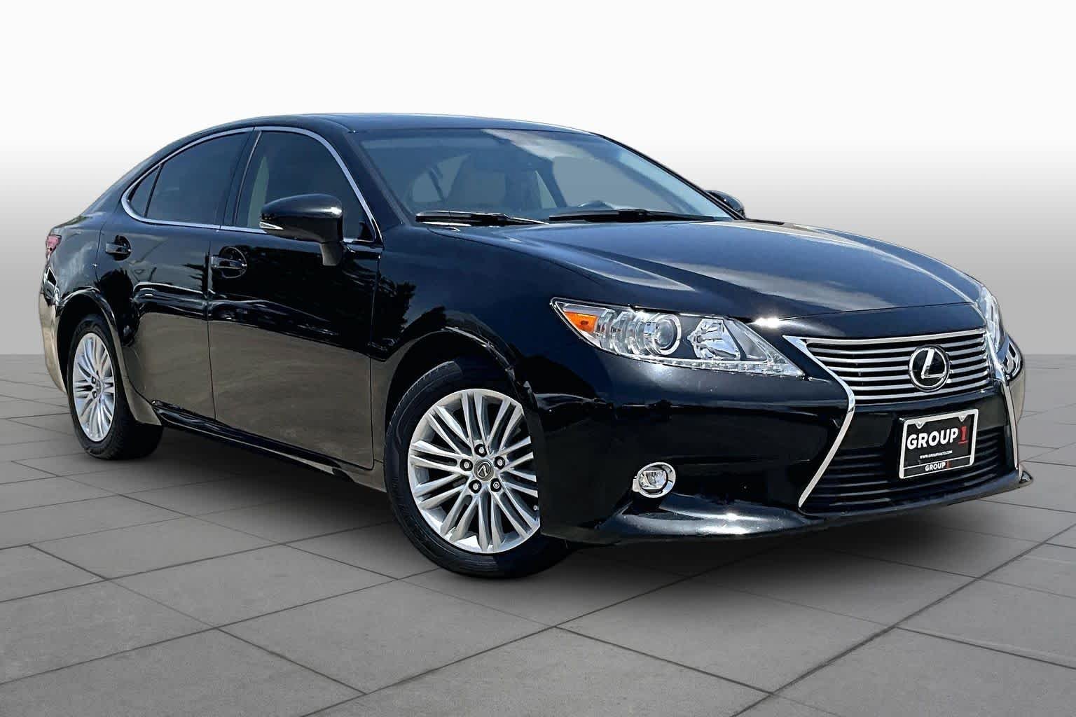 Used 2014 Obsidian Lexus  image 3