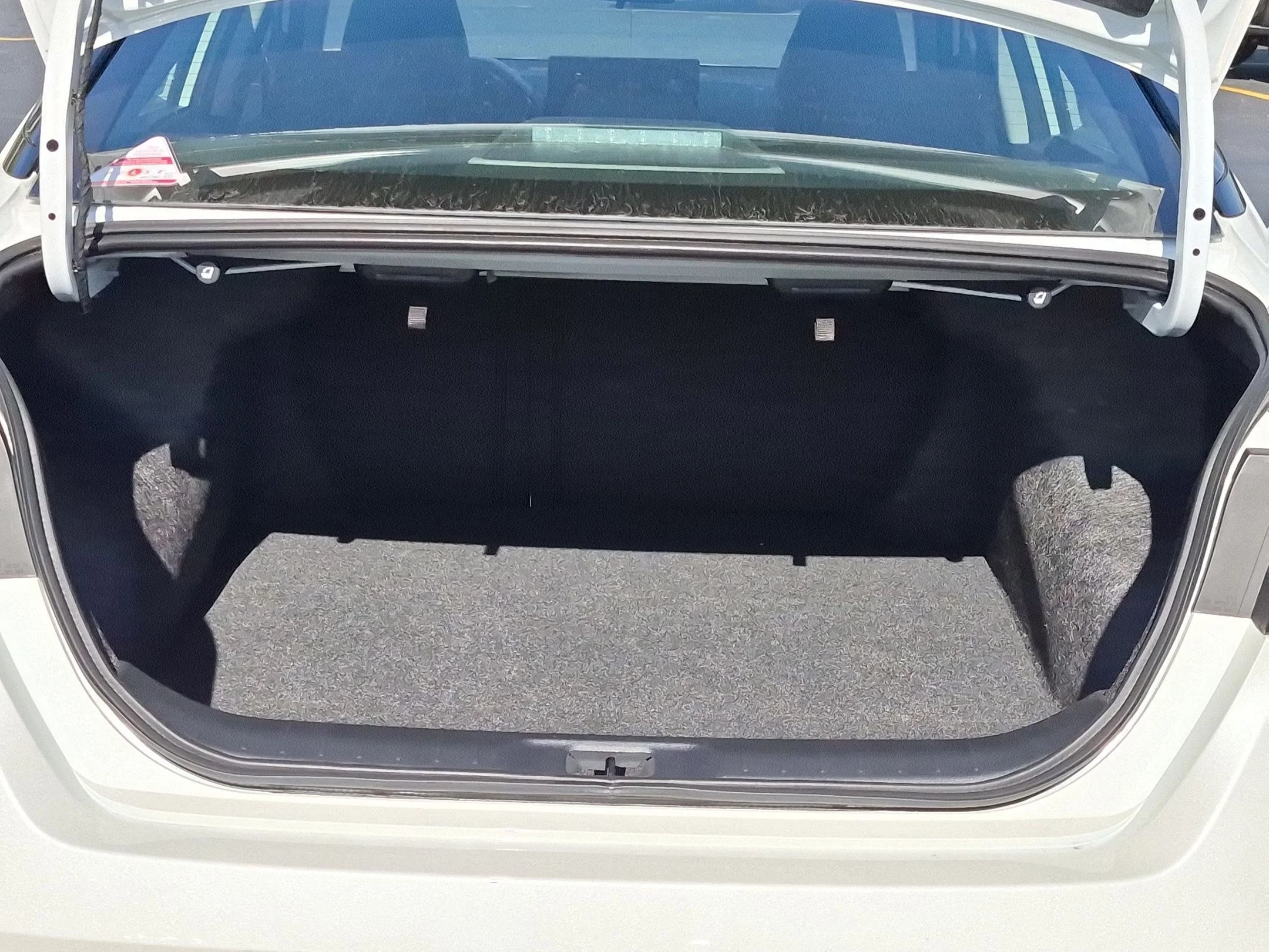 New 2026 Pearl White TriCoat / Super Black Two-tone Nissan SR image 25