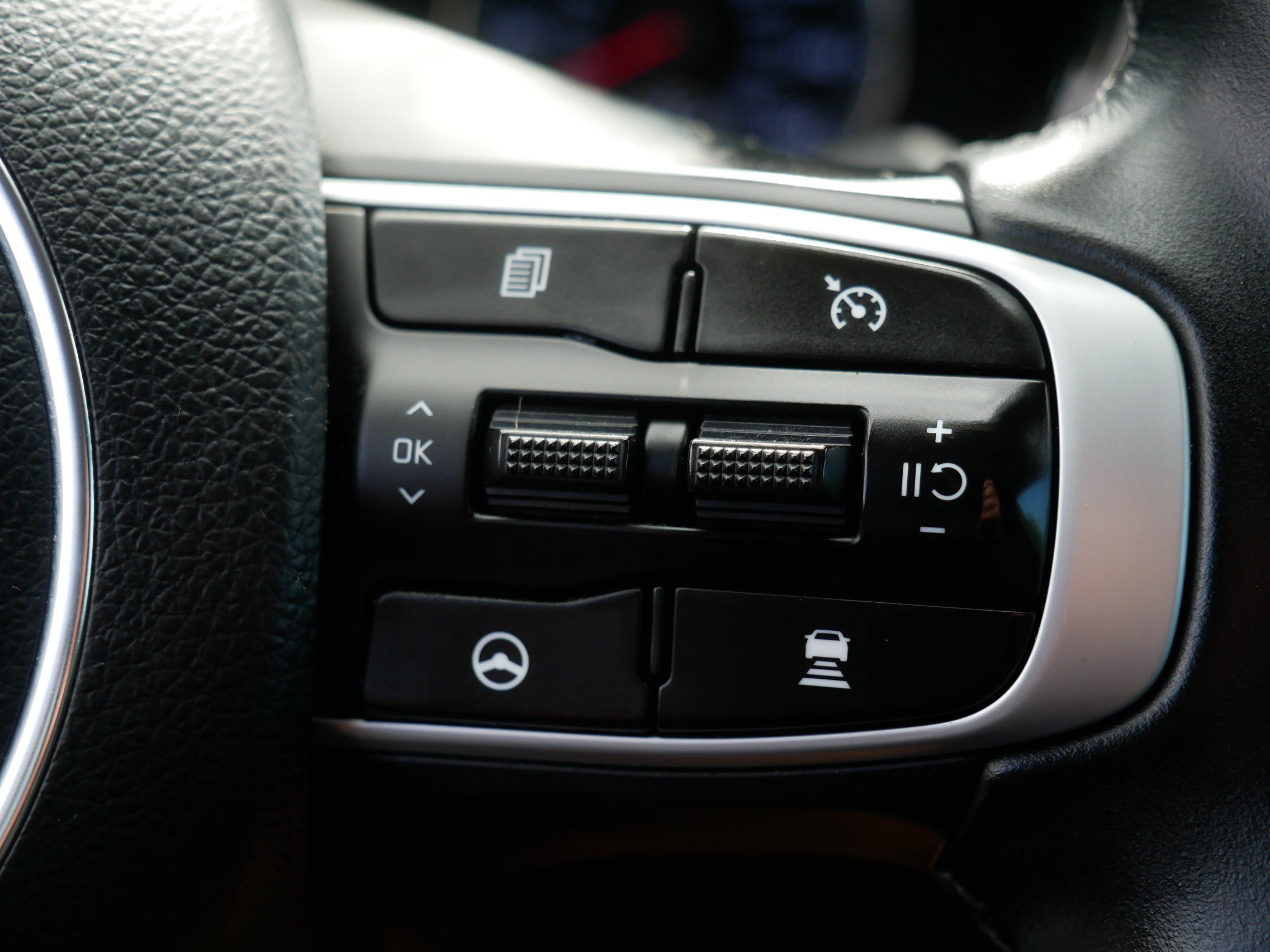 Used 2023 Ebony Black Kia EX image 29