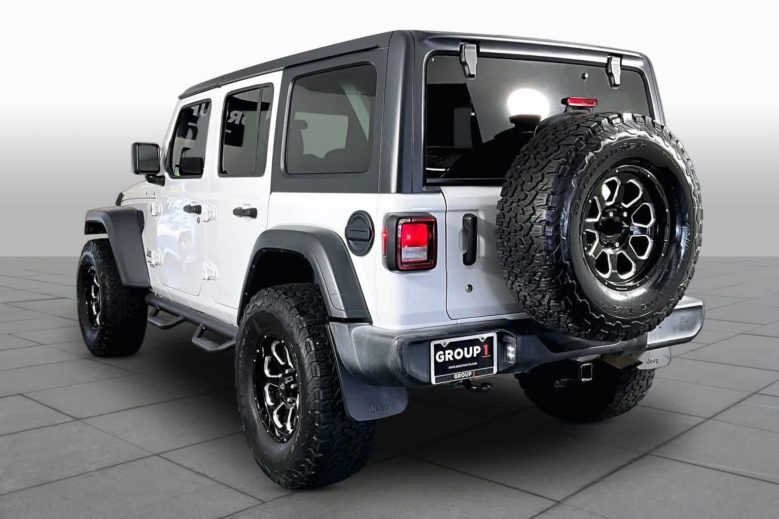 Used 2018 Bright White Clear Coat Jeep Sport S image 11