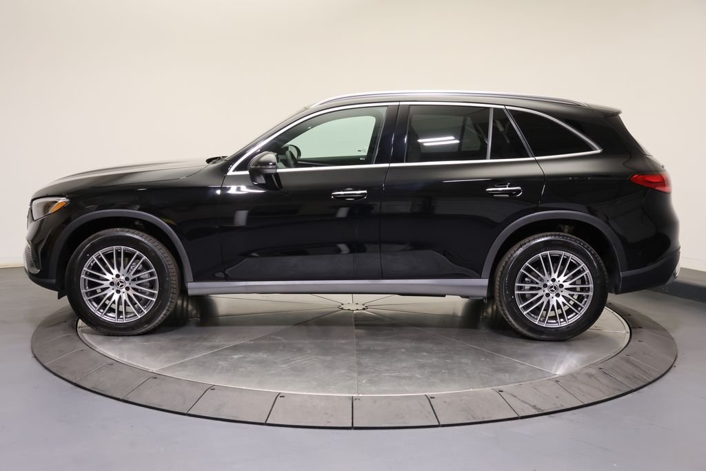 New 2026 Black Mercedes-Benz GLC 300 image 4