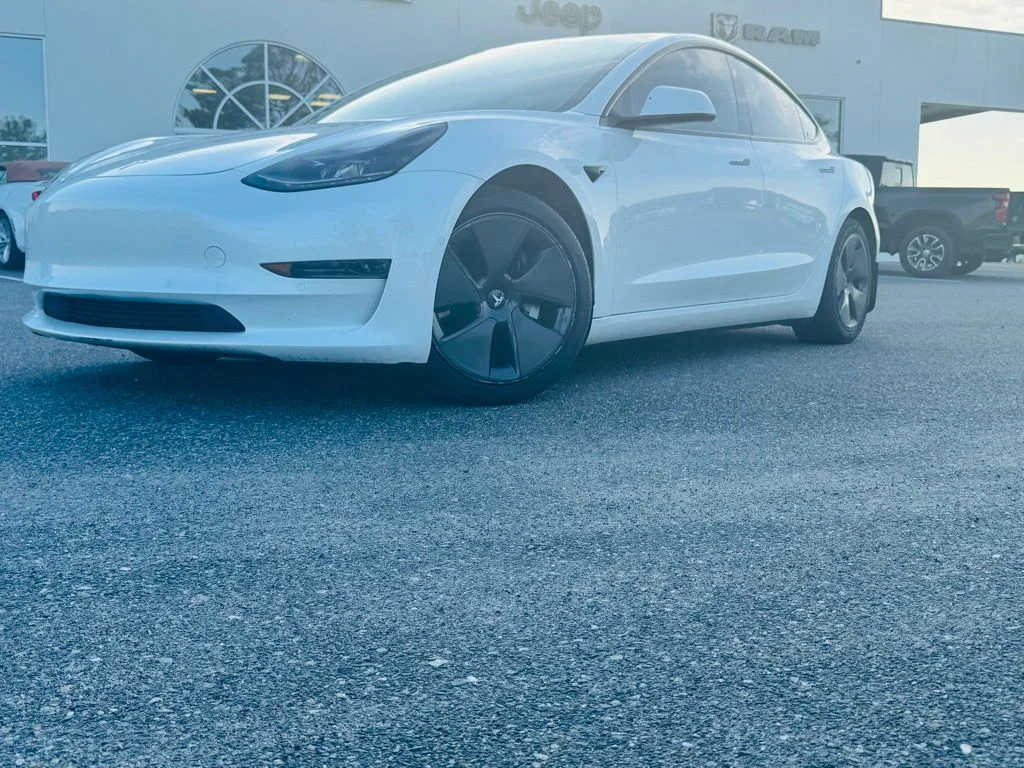 2021 Tesla Model 3 Standard Range Plus's photo