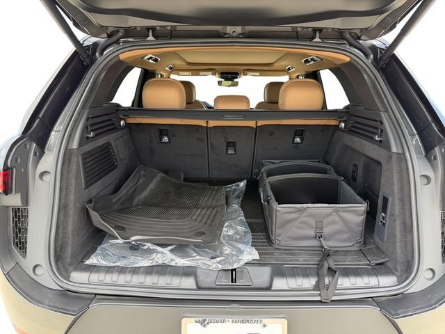 New 2026 Carpathian Grey Land Rover SE image 18