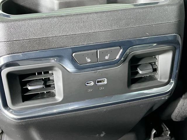 Used 2022 Silver GMC Denali image 26