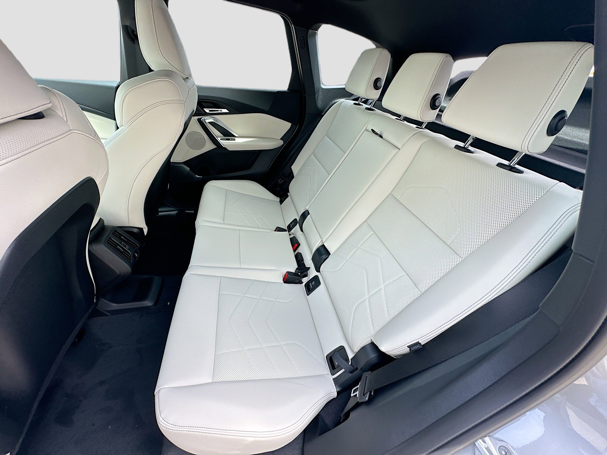New 2026 Space Silver Metallic BMW xDrive28i image 18