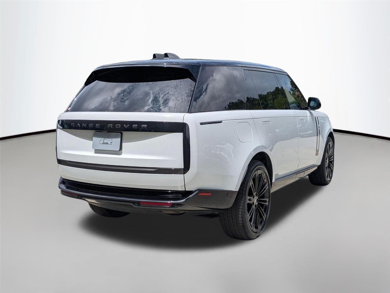 Used 2025 Fuji White Land Rover SE image 5