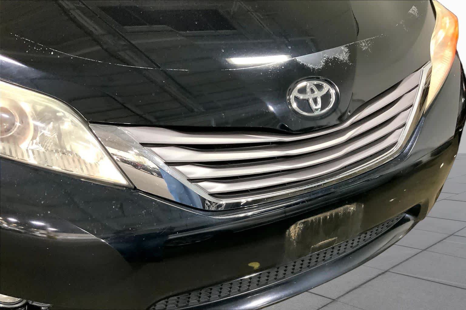 Used 2017 Midnight Black Metallic Toyota XLE image 30