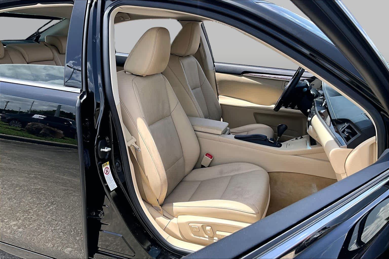 Used 2014 Obsidian Lexus  image 8
