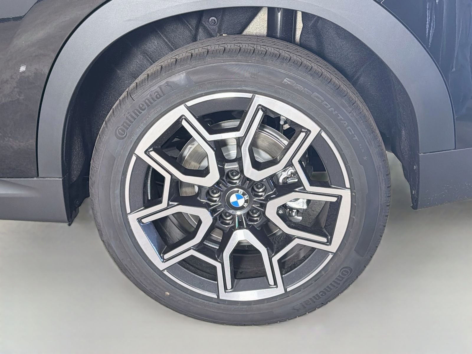 New 2027 Black Sapphire Metallic BMW xDrive28i image 33