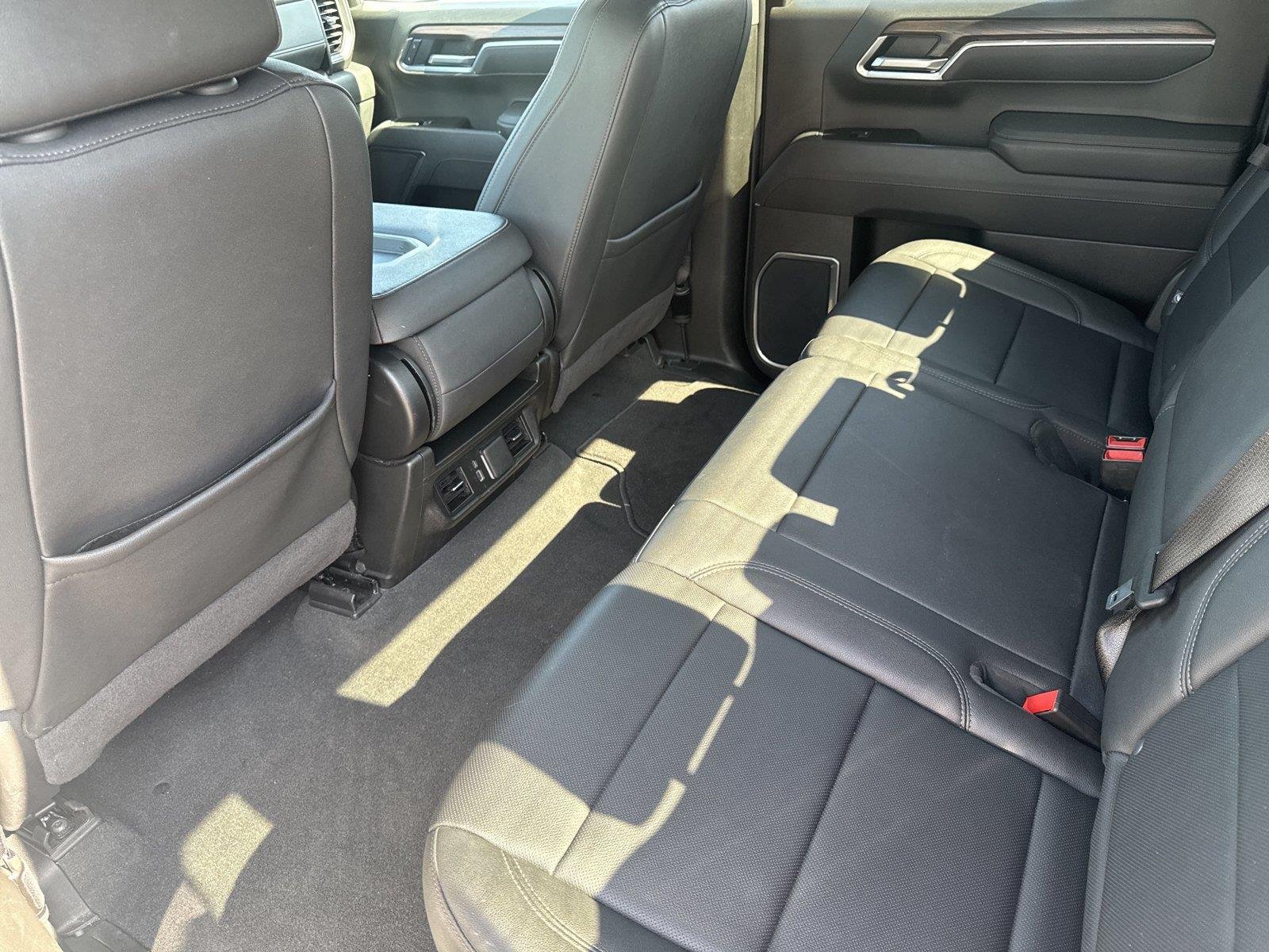 Used 2025 SUMMIT WHITE GMC SLT image 25