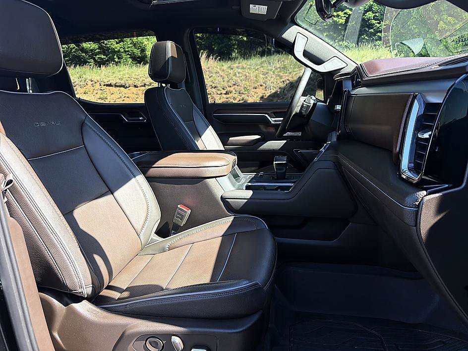 Used 2023 Onyx Black GMC Denali image 22