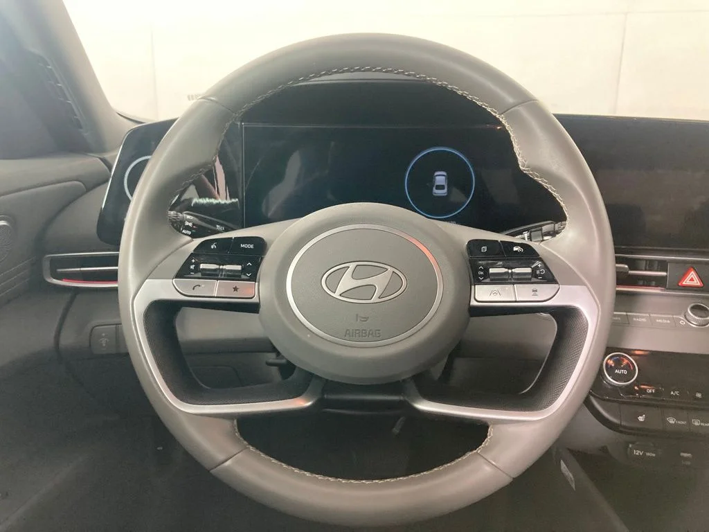 Used 2025 Gray Hyundai SEL Convenience image 6