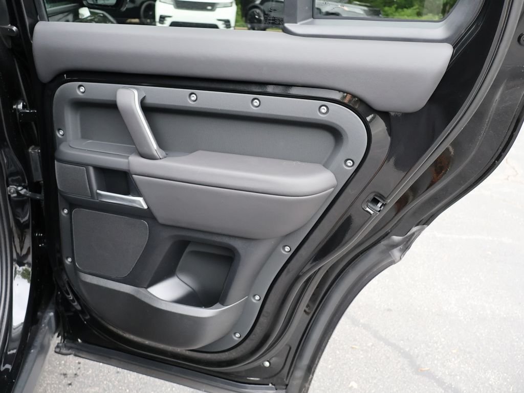 New 2026 Santorini Black LAND ROVER X-Dynamic SE image 14