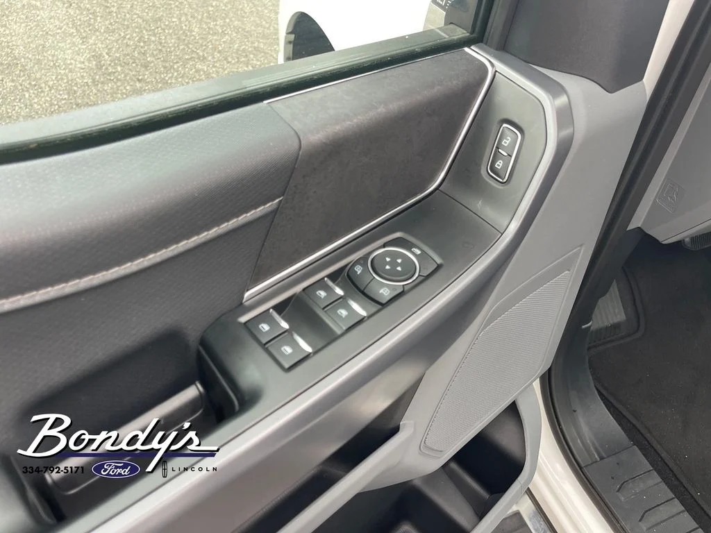 Used 2025 Oxford White Ford XLT image 8