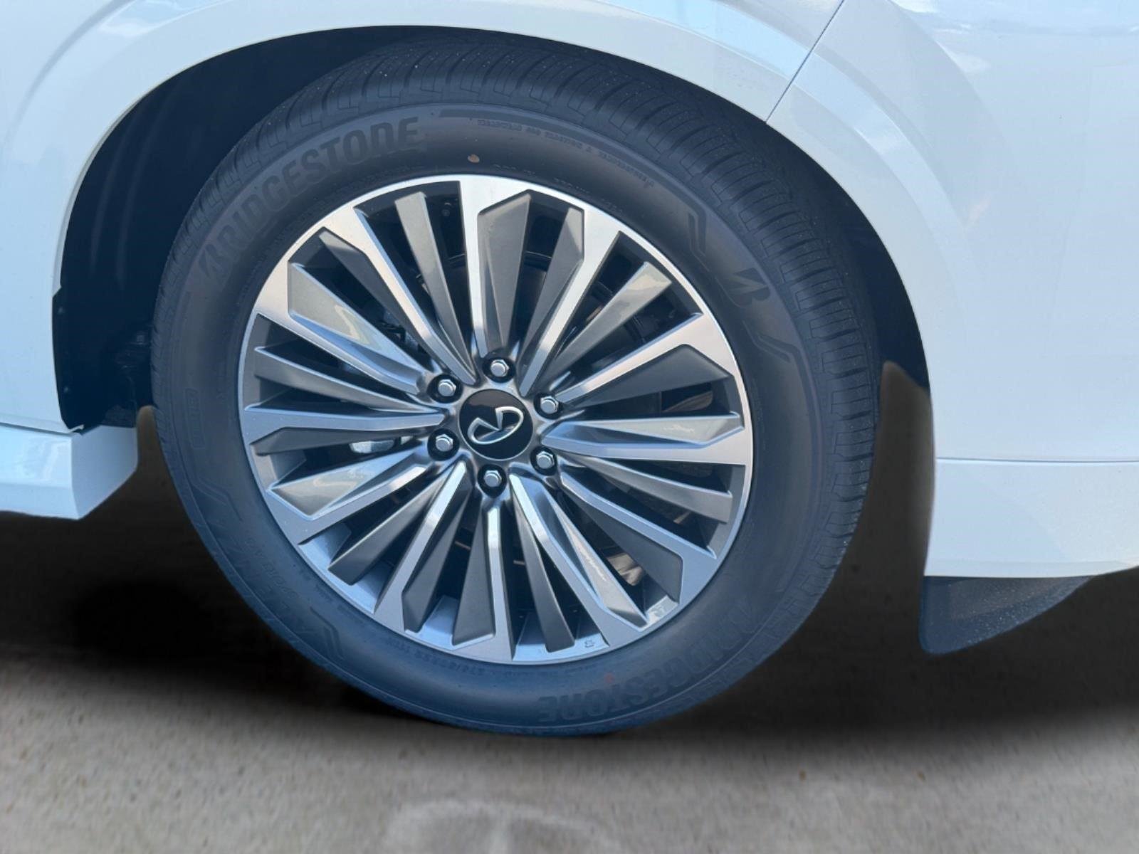 New 2027 RADIANT WHITE INFINITI Luxe 2WD image 9