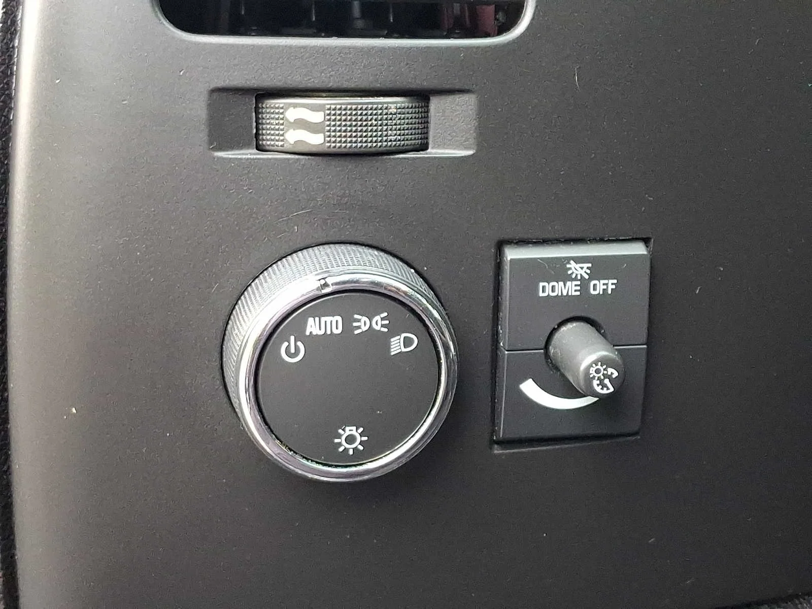 Used 2010 Taupe Gray Metallic Chevrolet Xtra Fuel Economy image 23