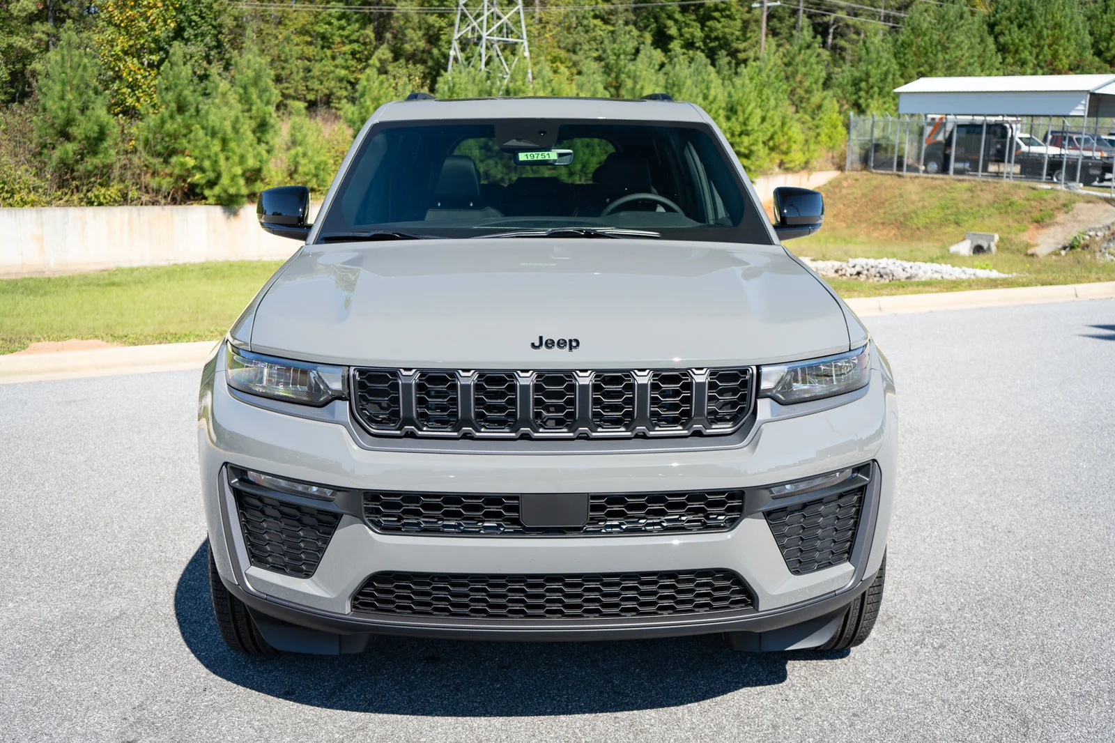 New 2027 Sting-Gray Clear-Coat Paint Jeep Limited image 2