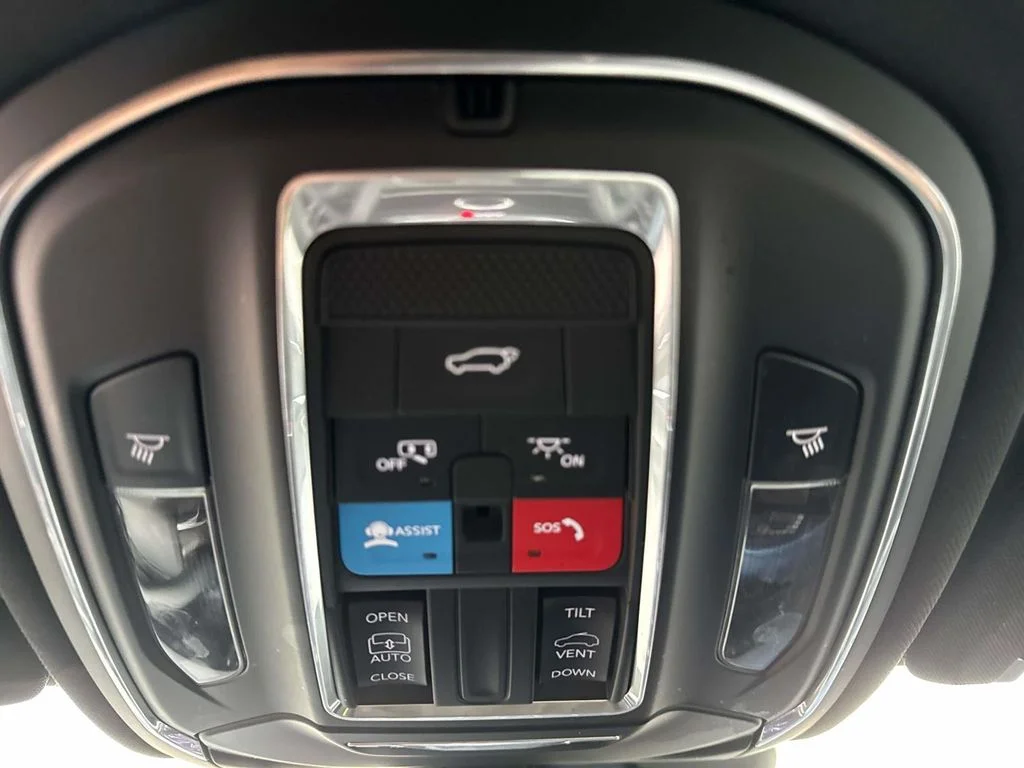 Used 2024 Gray Jeep Altitude X image 25