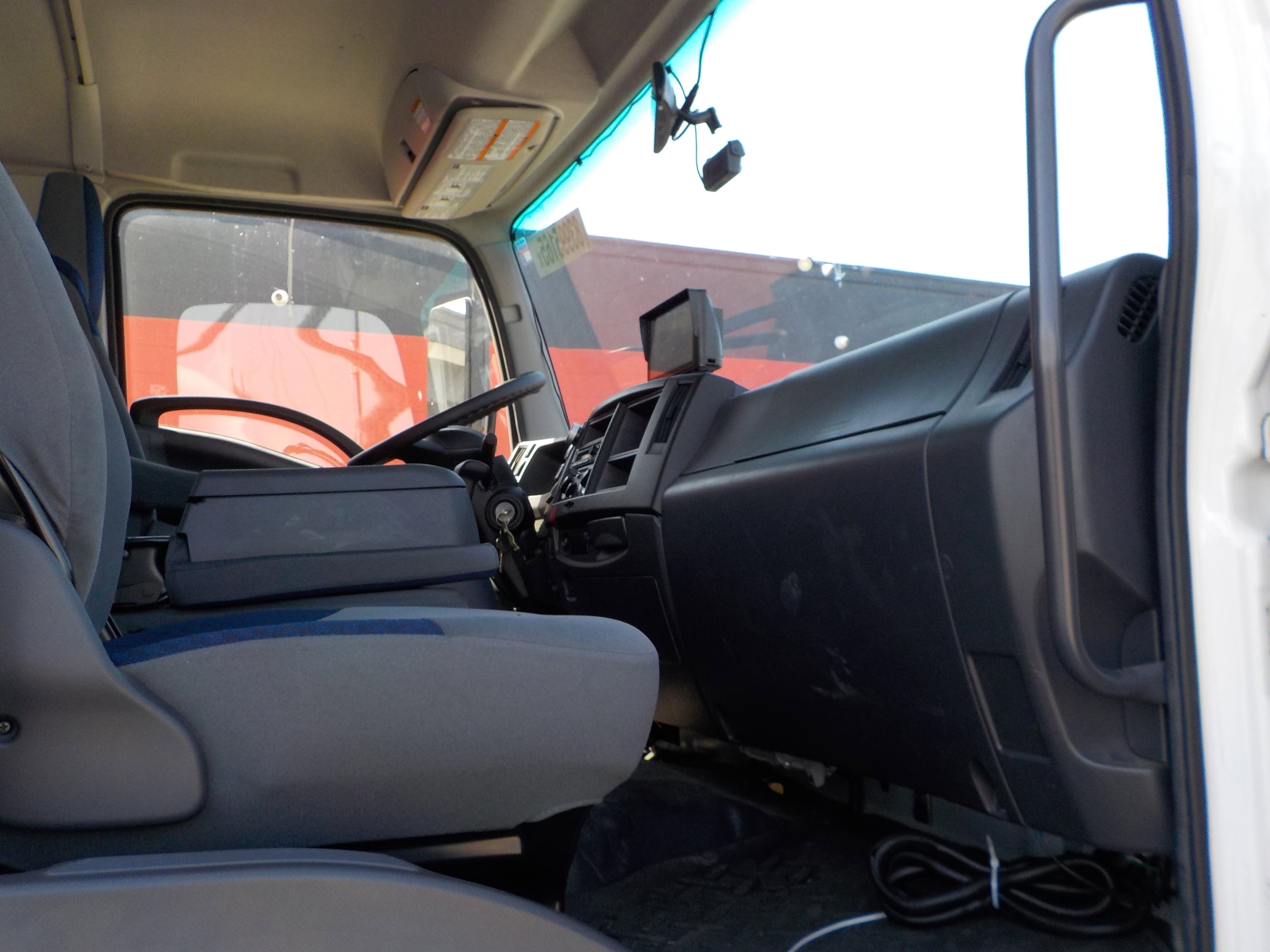 Used 2024 White ISUZU  image 5