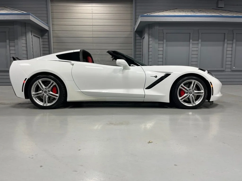 Used 2016 Arctic White Chevrolet Stingray image 16