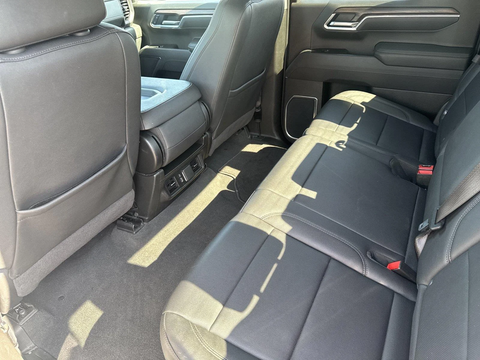 Used 2025 SUMMIT WHITE GMC SLT image 25