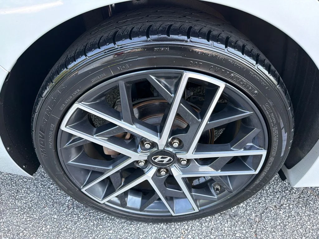 Used 2019 Silver Hyundai Sport image 17